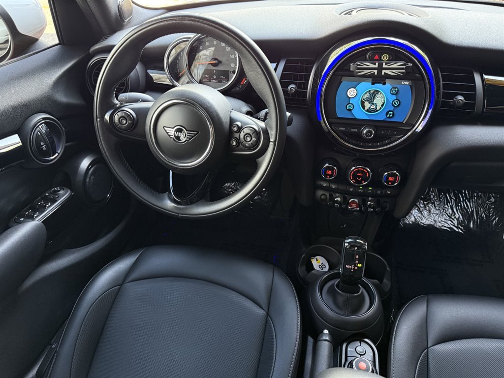 Used 2020 MINI Cooper 4-Door Hardtop w/ Premium Package FWD image 21