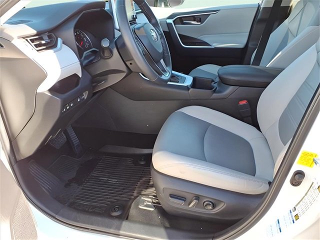 Used 2022 Toyota RAV4 XLE Premium image 11