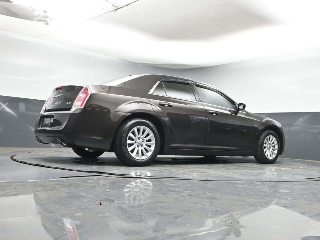 Used 2013 Chrysler 300 Base image 28