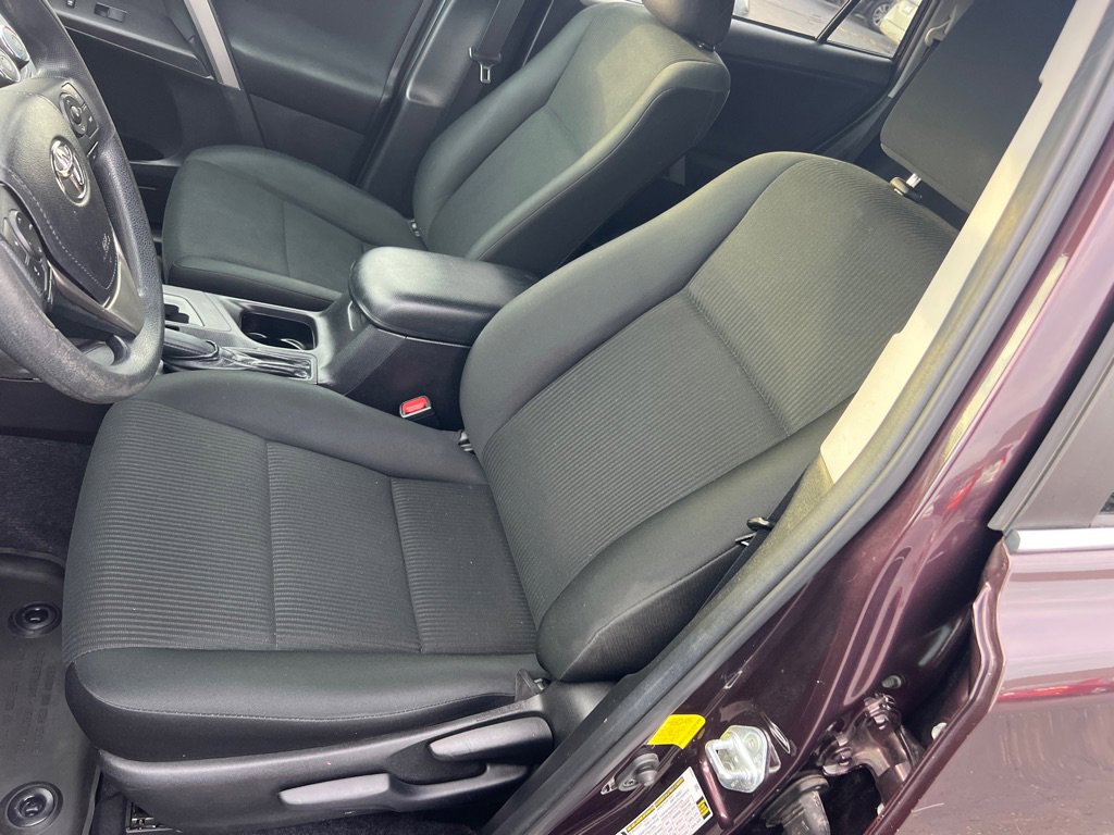 Used 2018 Toyota RAV4 LE image 11