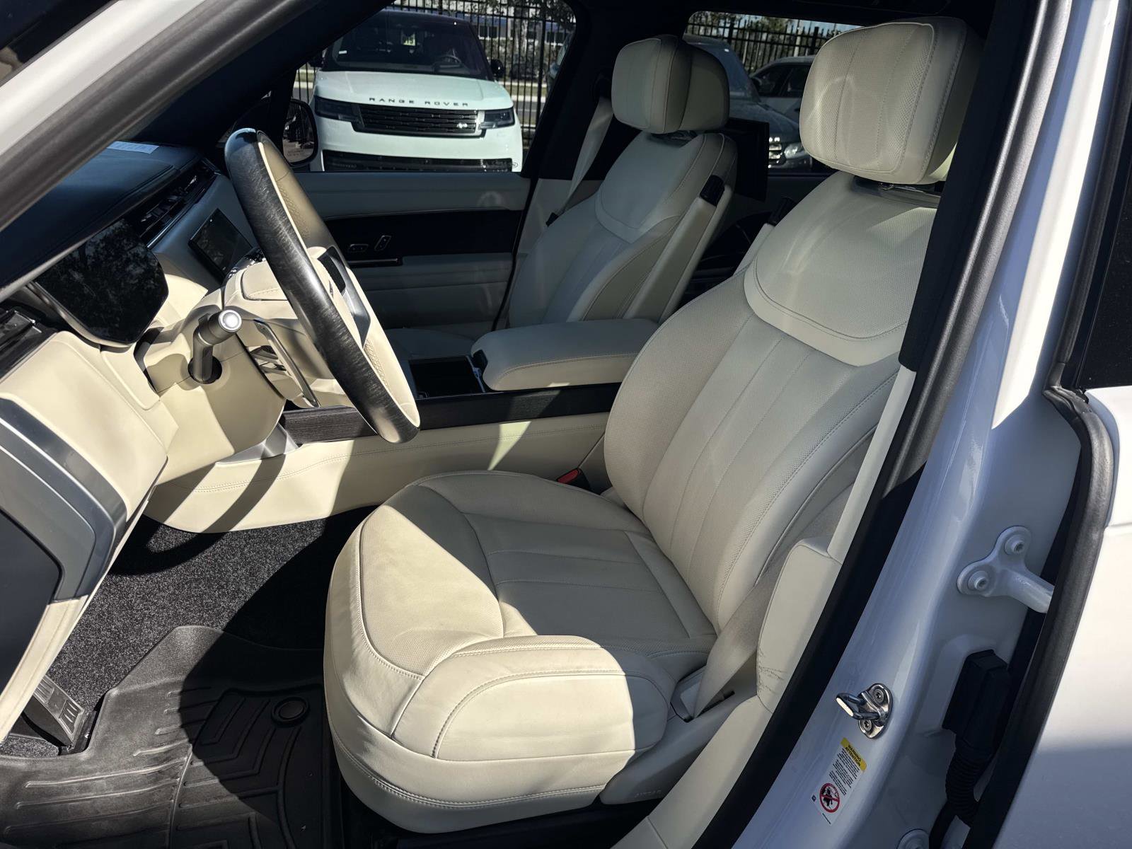 Certified 2024 Land Rover Range Rover Long Wheelbase Autobiography image 22