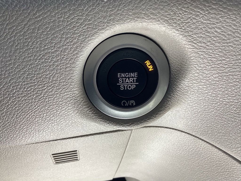 Used 2023 Chrysler Pacifica Touring-L FWD image 28