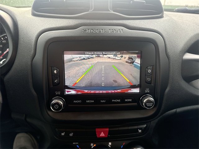 Used 2016 Jeep Renegade Limited image 17