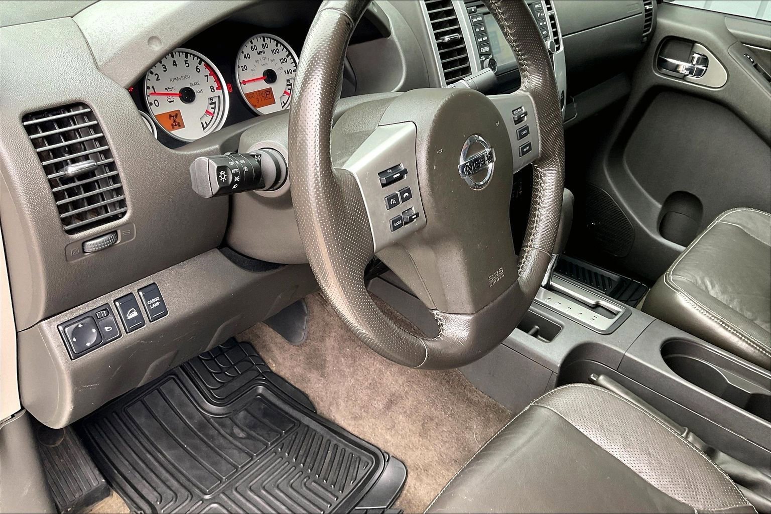 Used 2014 Nissan Frontier PRO-4X w/ Pro-4x Luxury Package image 14