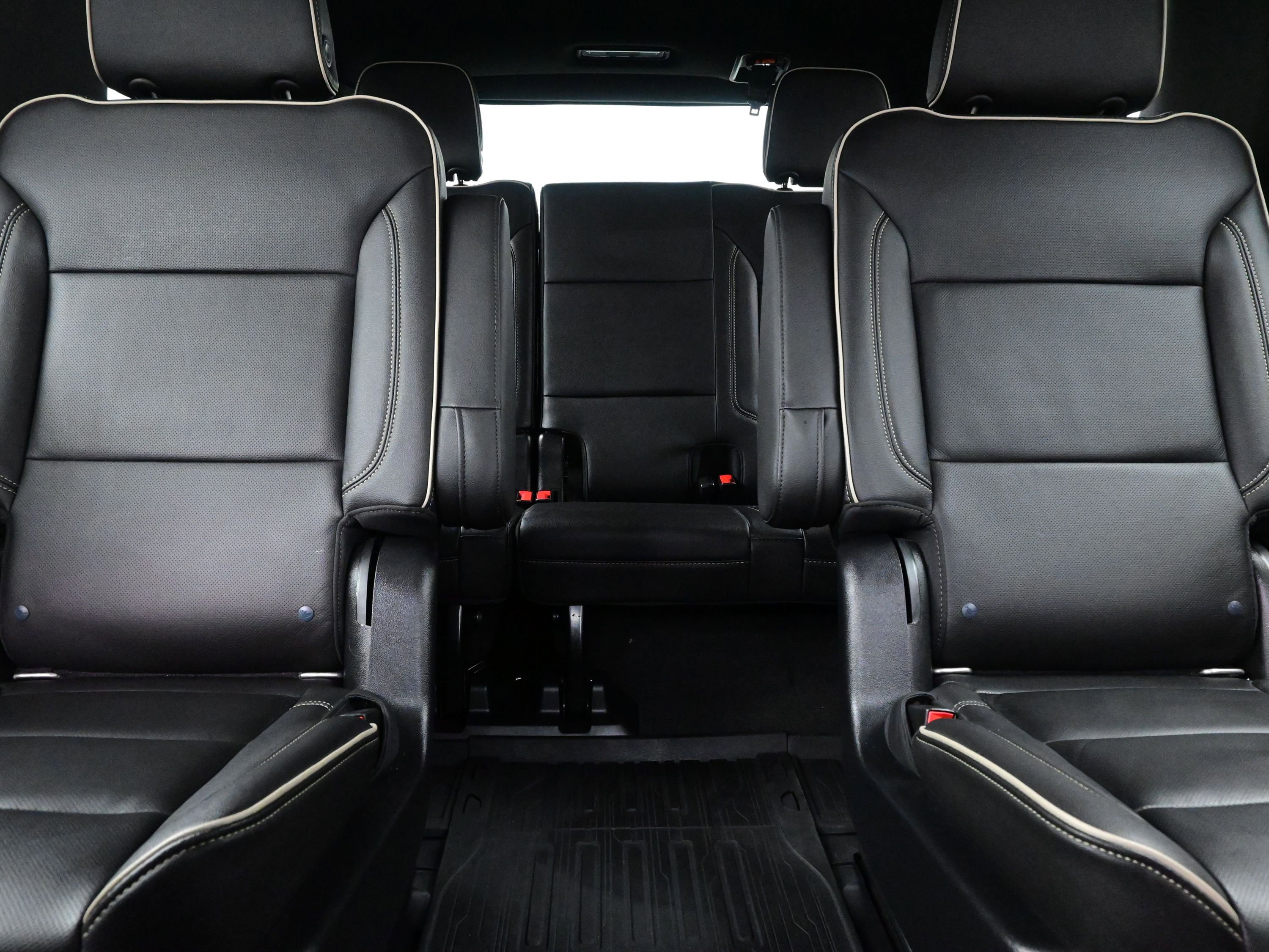 Used 2021 GMC Yukon SLT w/ SLT Premium Package image 16