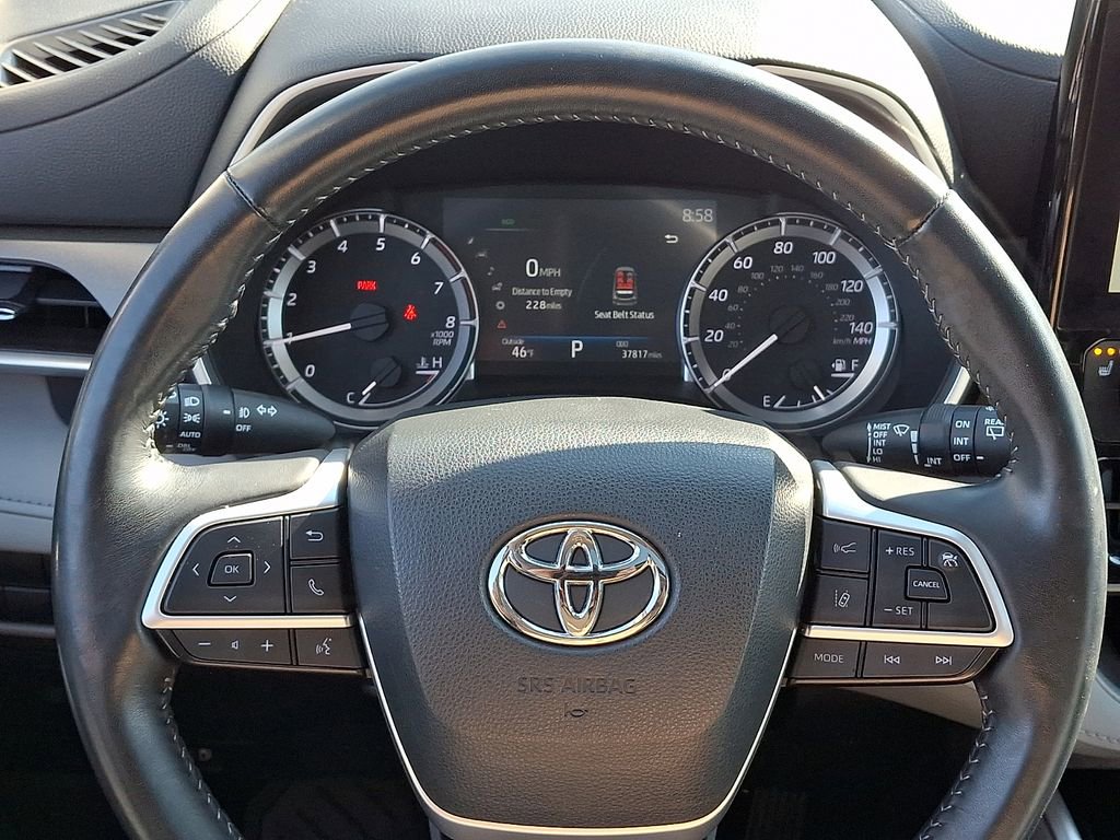 Used 2023 Toyota Highlander XLE FWD image 21