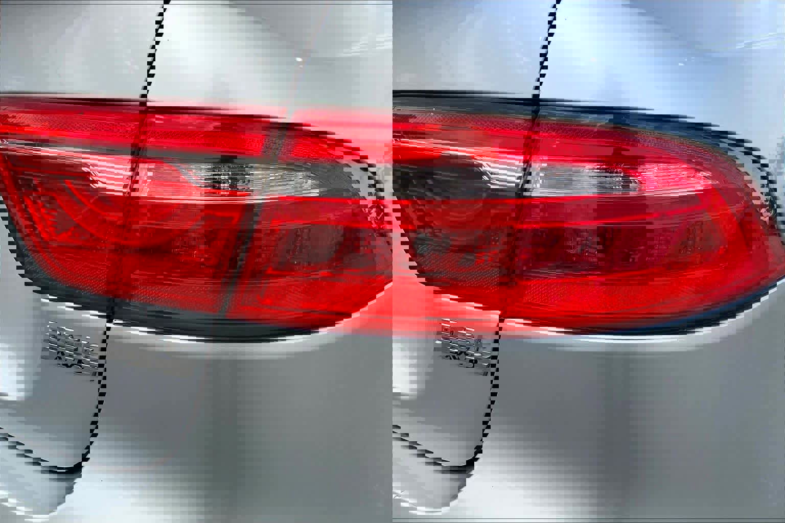 Used 2018 Jaguar XE Premium image 29