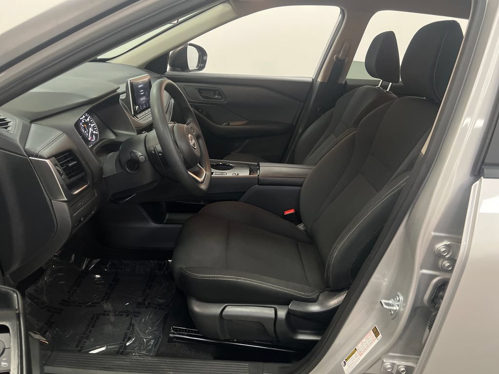 Used 2024 Nissan Rogue S FWD image 9
