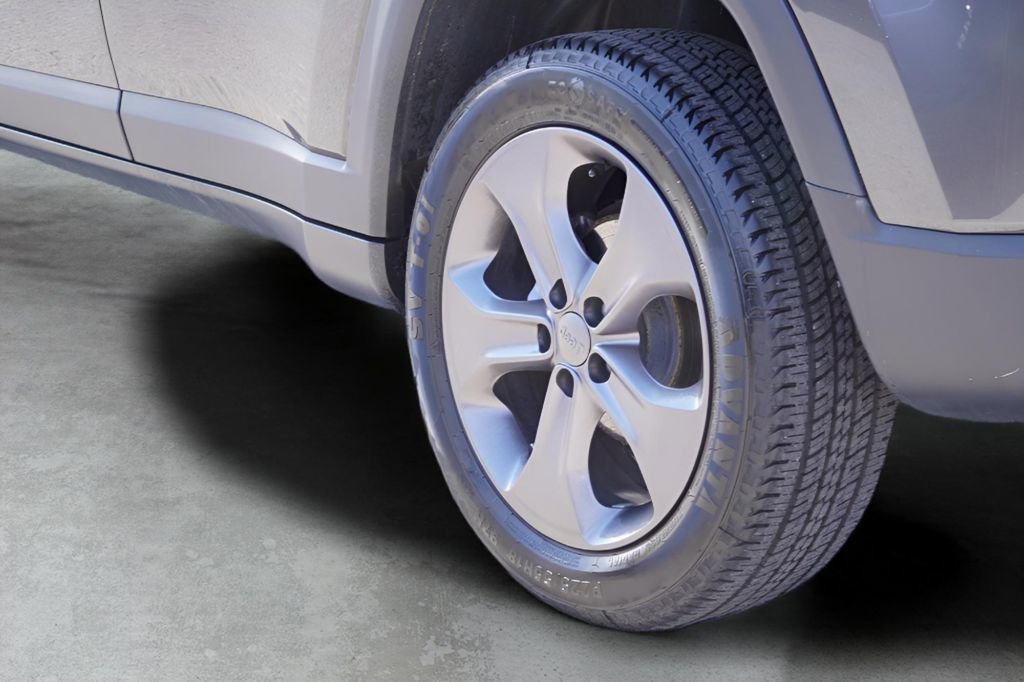 Used 2022 Jeep Compass Latitude image 10