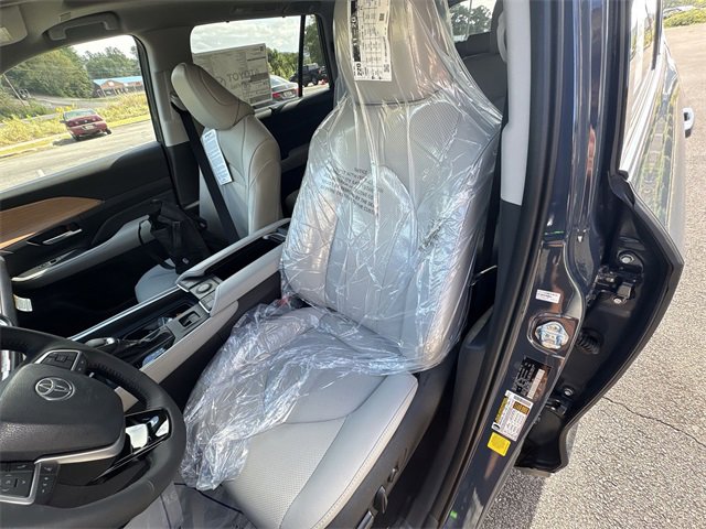 New 2026 Toyota Grand Highlander FWD image 14