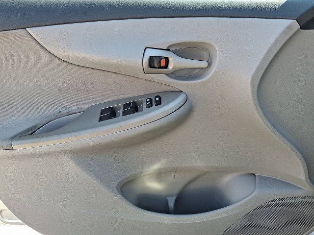 Used 2013 Toyota Corolla LE FWD image 12