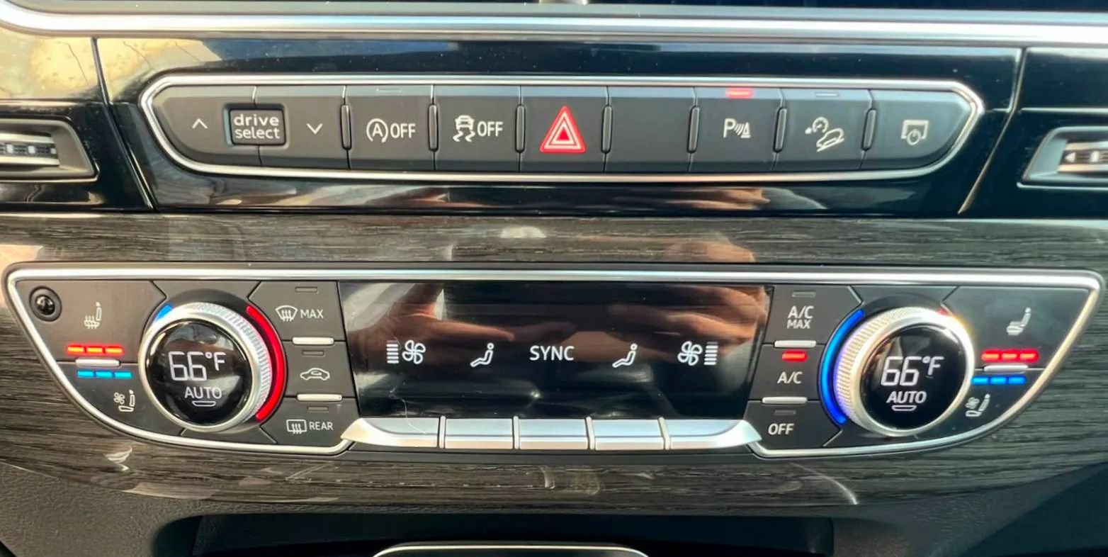 Used 2018 Audi Q7 3.0T Prestige AWD/4WD image 38