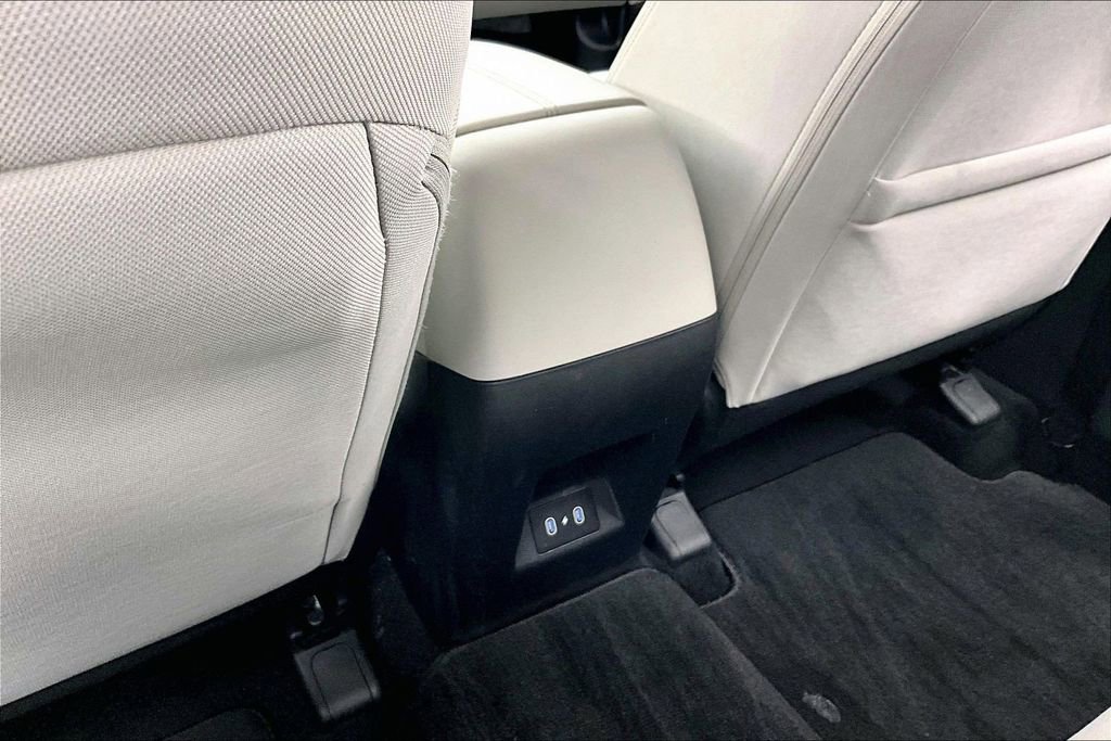 Used 2025 Hyundai Tucson SE image 33