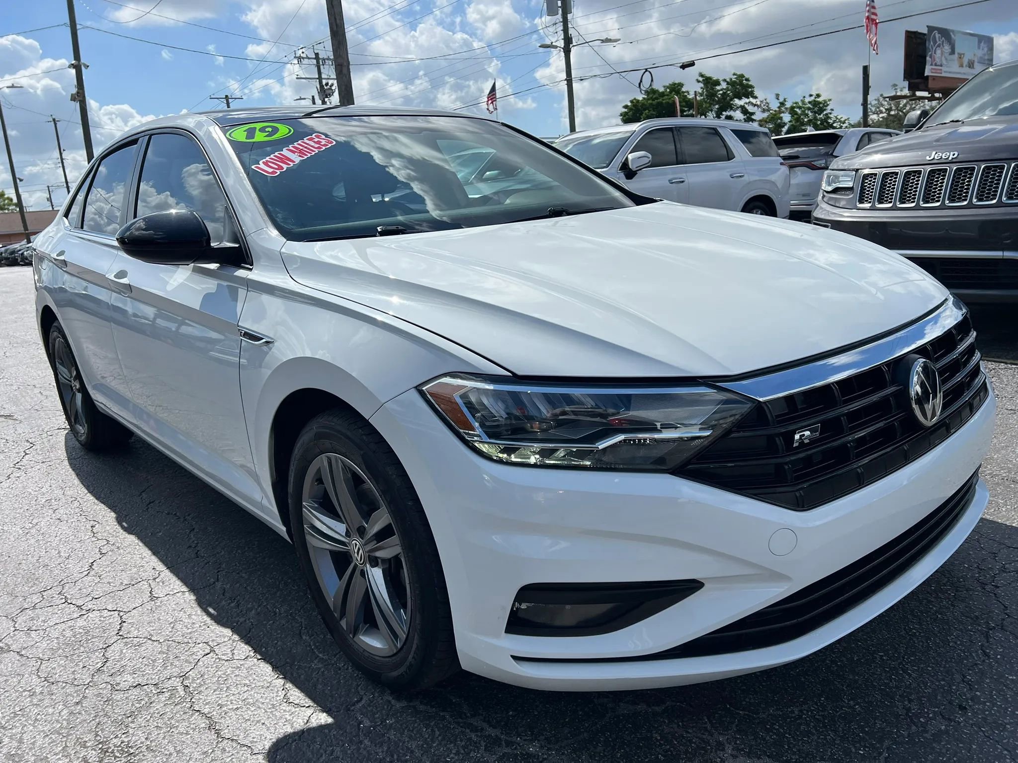 Used 2019 Volkswagen Jetta R-Line FWD image 4