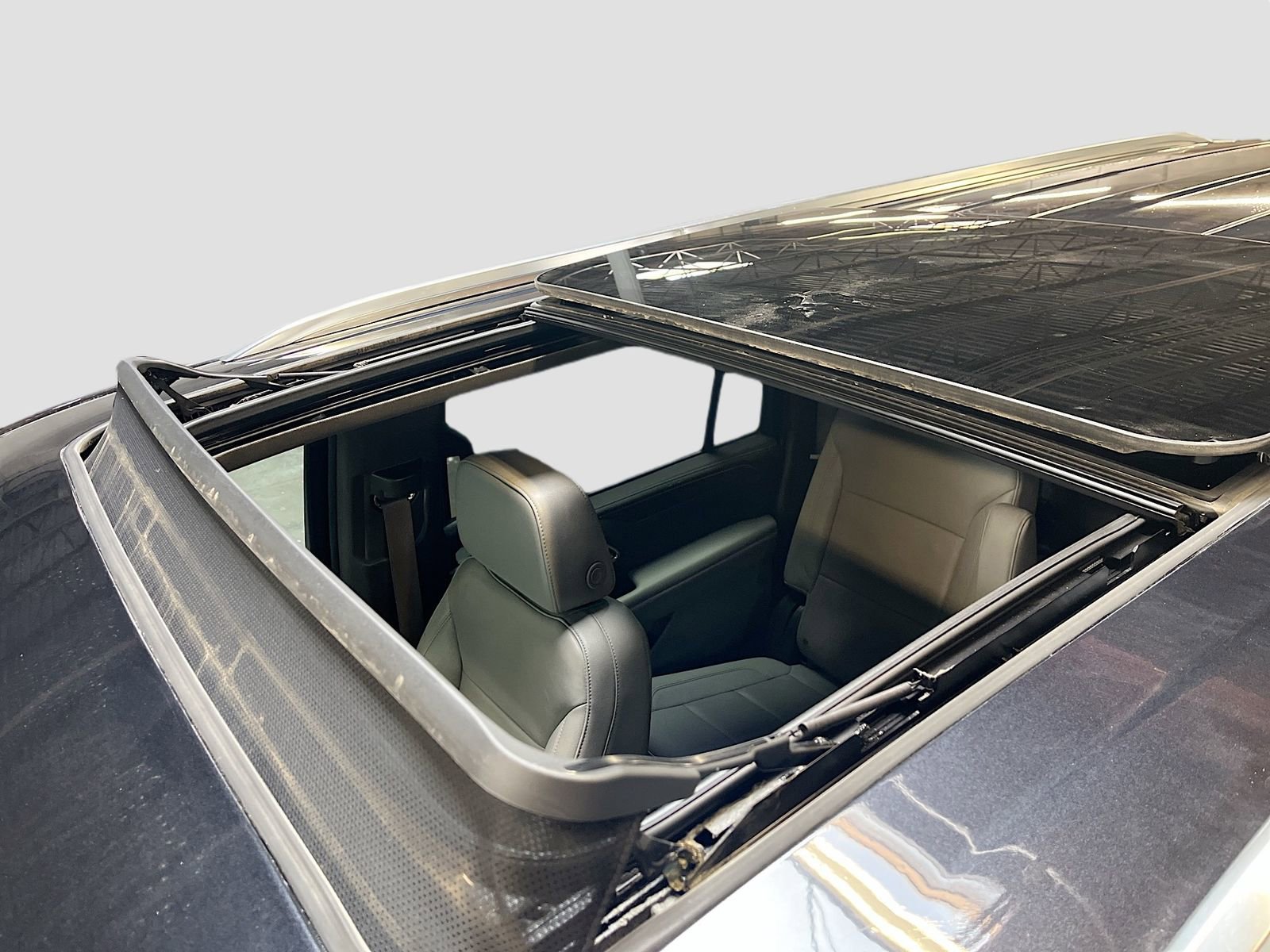 Used 2023 Chevrolet Suburban Z71 w/ Luxury Package image 23