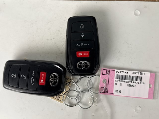 Used 2024 Toyota Highlander XLE AWD/4WD image 11