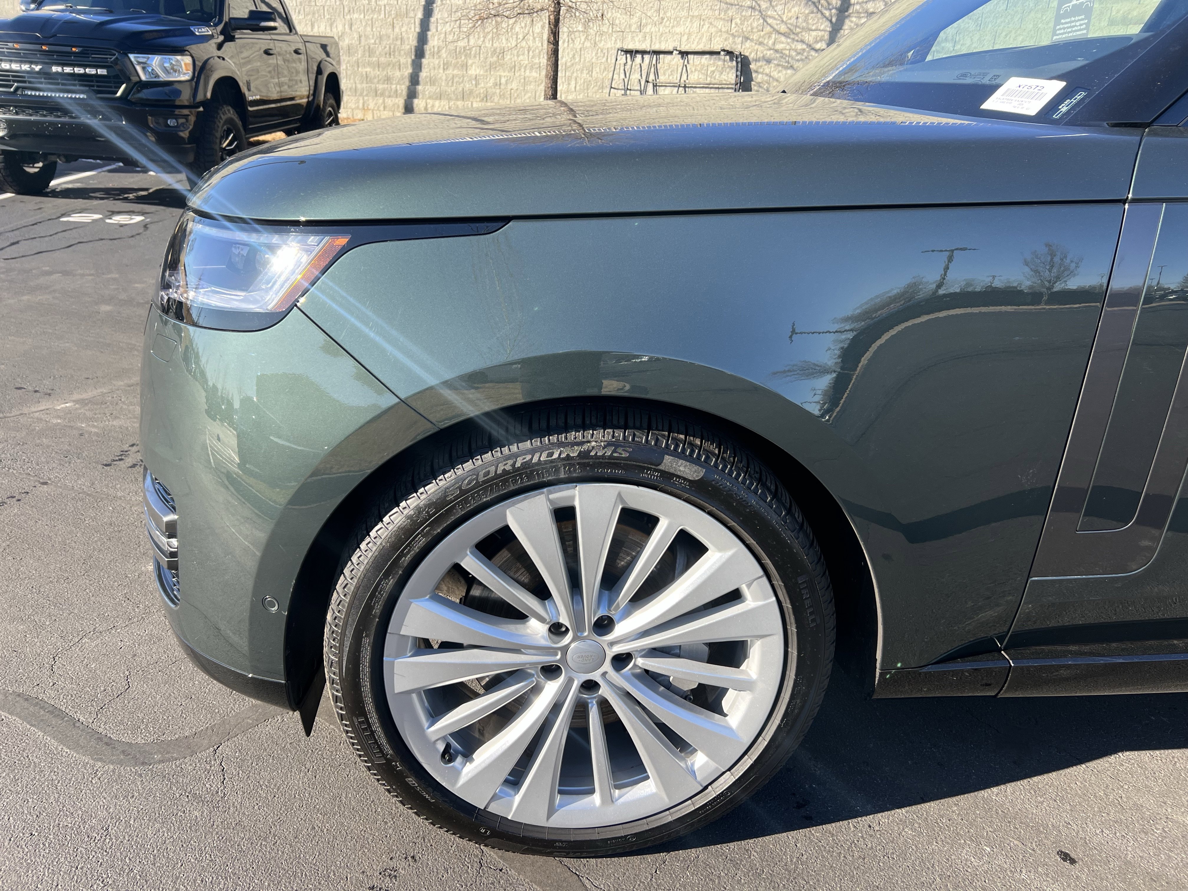 Certified 2025 Land Rover Range Rover Long Wheelbase SE image 13