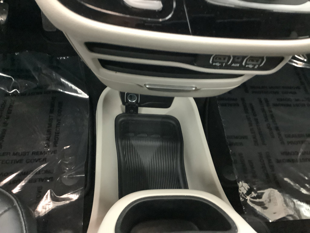 Used 2024 Chrysler Pacifica Touring-L image 23