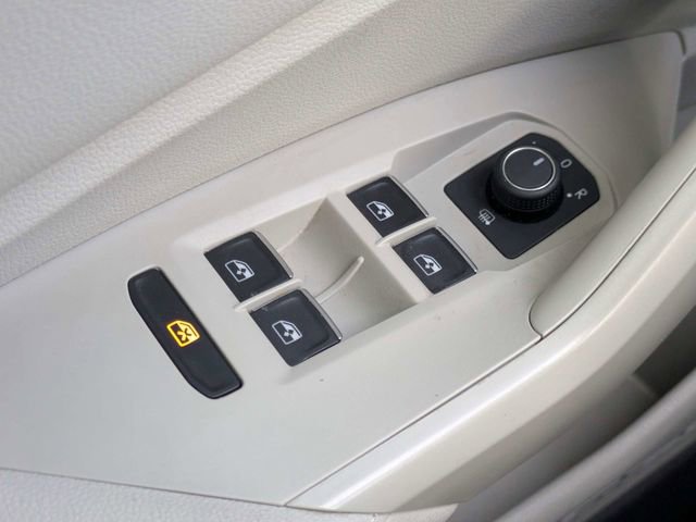 Used 2023 Volkswagen Jetta SE FWD image 24