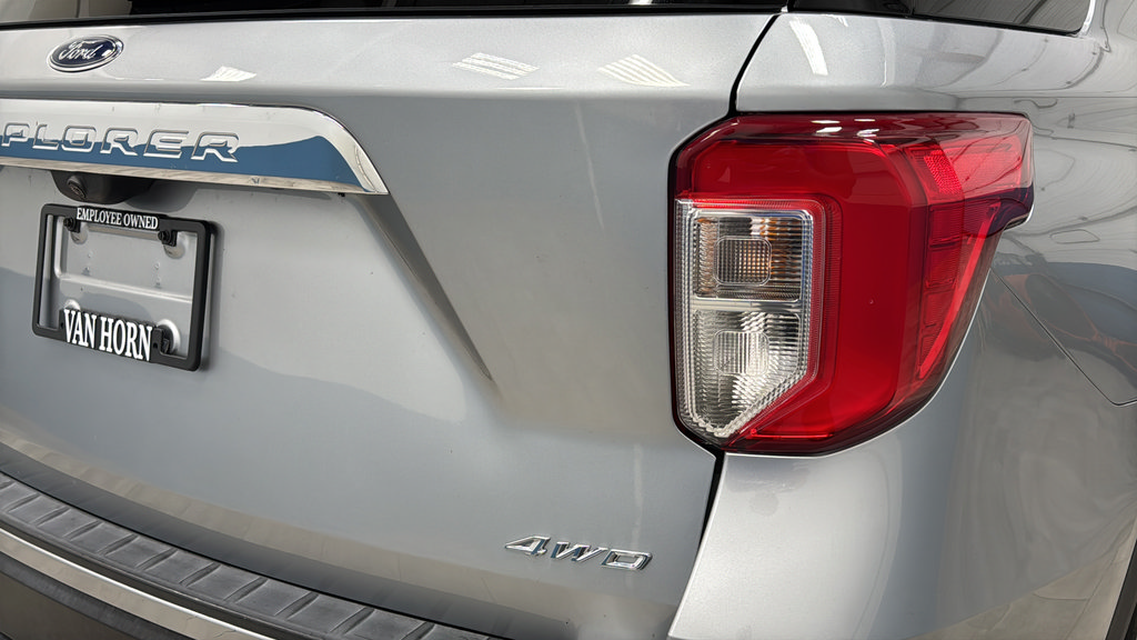 Used 2023 Ford Explorer XLT w/ Equipment Group 202A AWD/4WD image 40