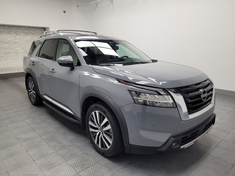 Used 2022 Nissan Pathfinder Platinum w/ Lighting Package (N93) FWD image 11