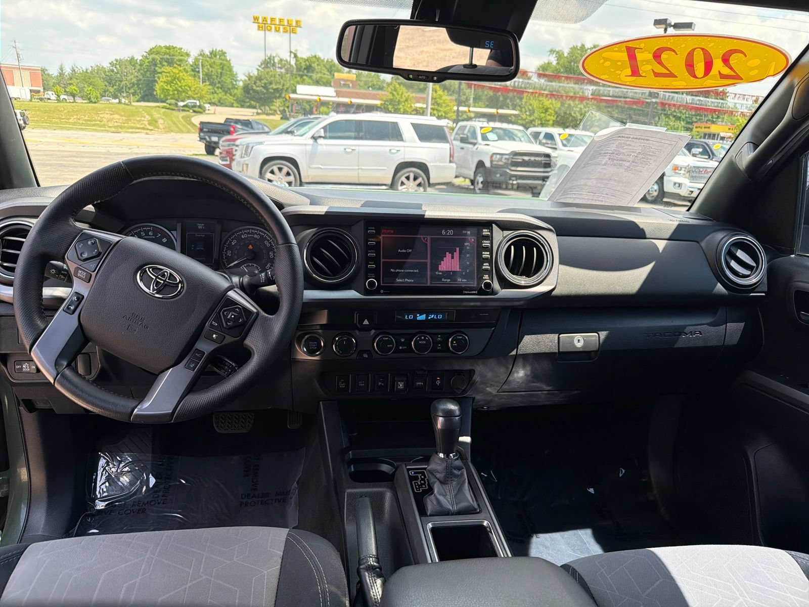 Used 2021 Toyota Tacoma TRD Off-Road w/ Technology Package AWD/4WD image 15
