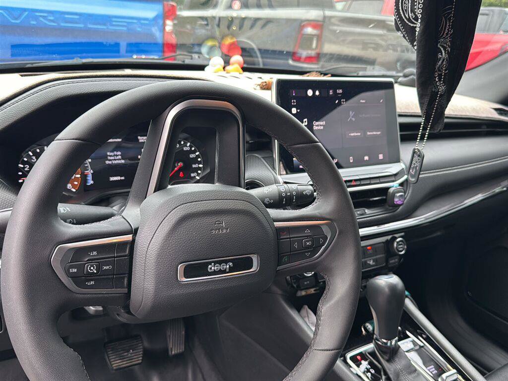 Used 2024 Jeep Compass Latitude w/ Altitude Special Edition AWD/4WD image 4