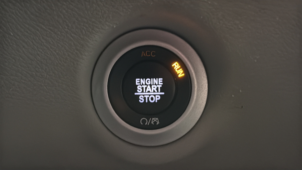 Used 2024 Chrysler Pacifica Touring-L FWD image 22