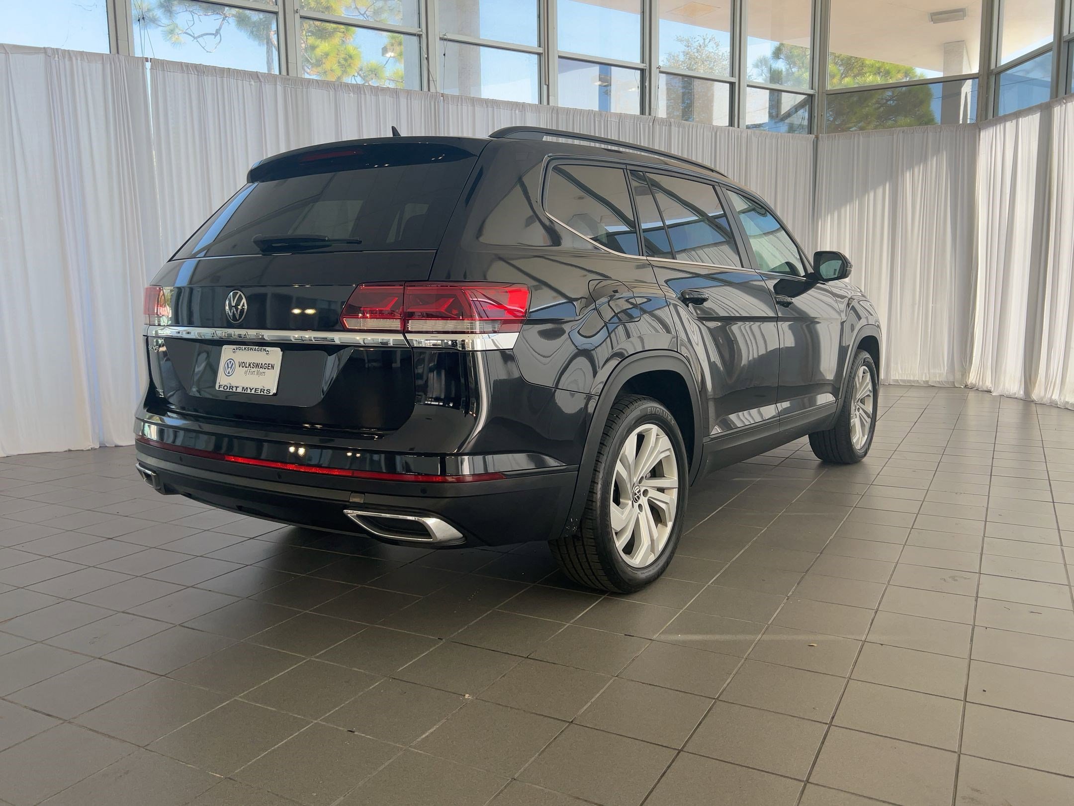 Used 2021 Volkswagen Atlas SE image 9