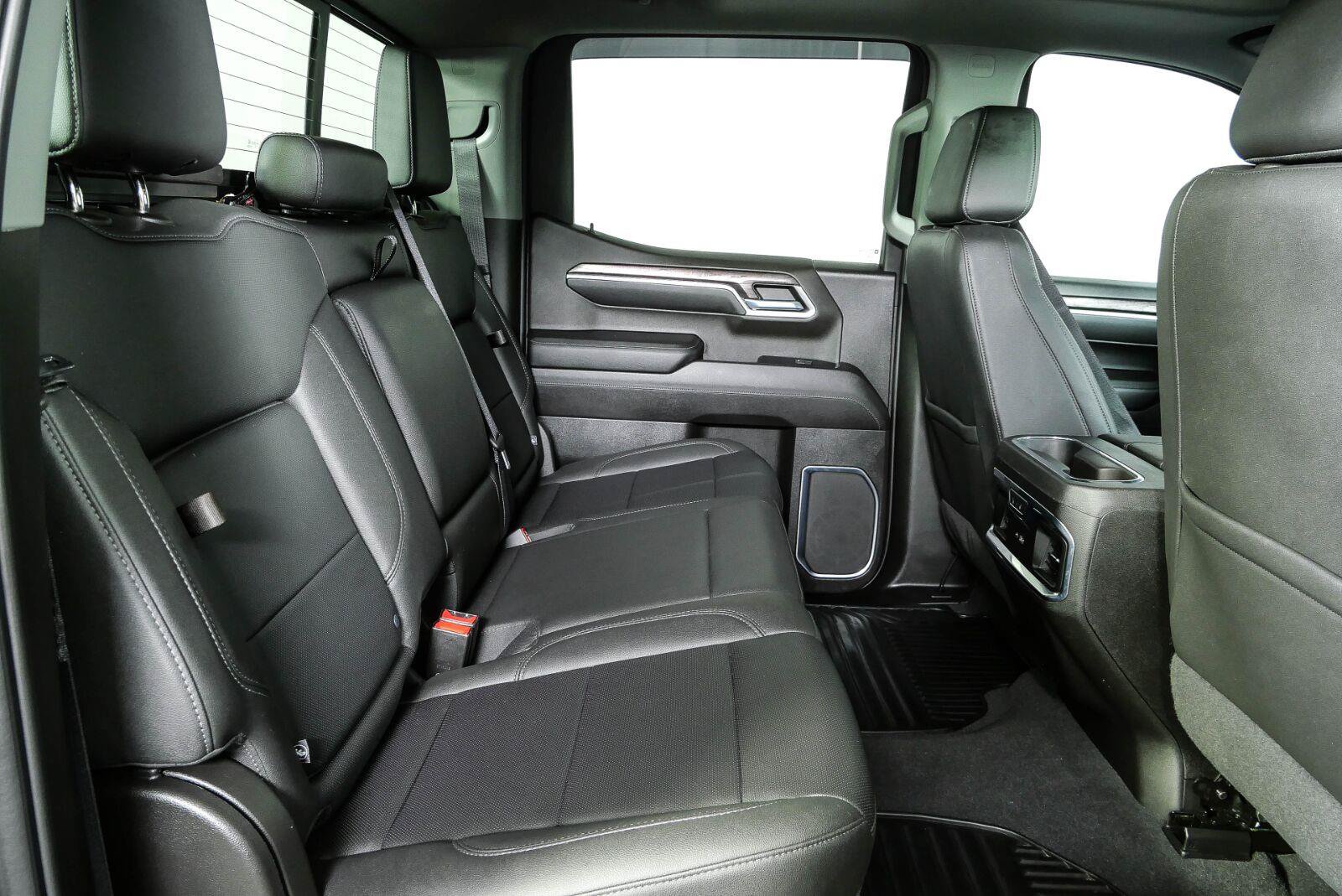 Used 2022 Chevrolet Silverado 1500 LTZ w/ LTZ Convenience Package II AWD/4WD image 22