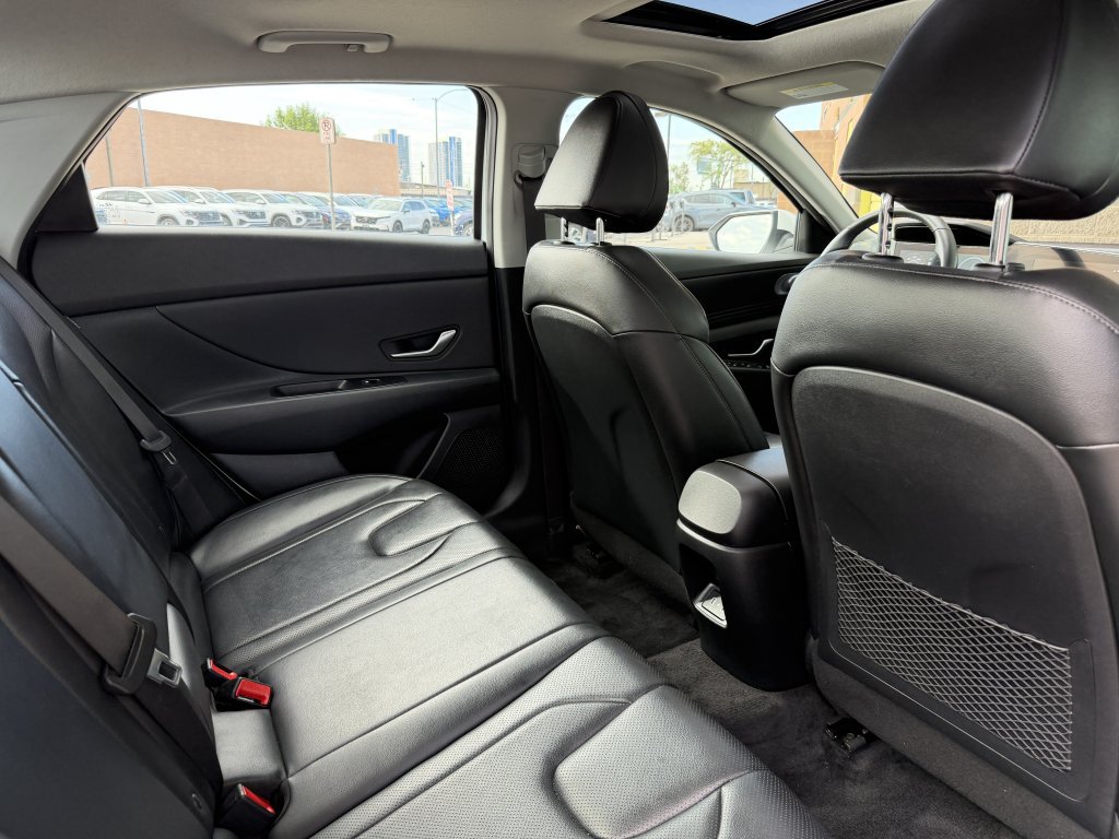 Used 2025 Hyundai Elantra Limited FWD image 36