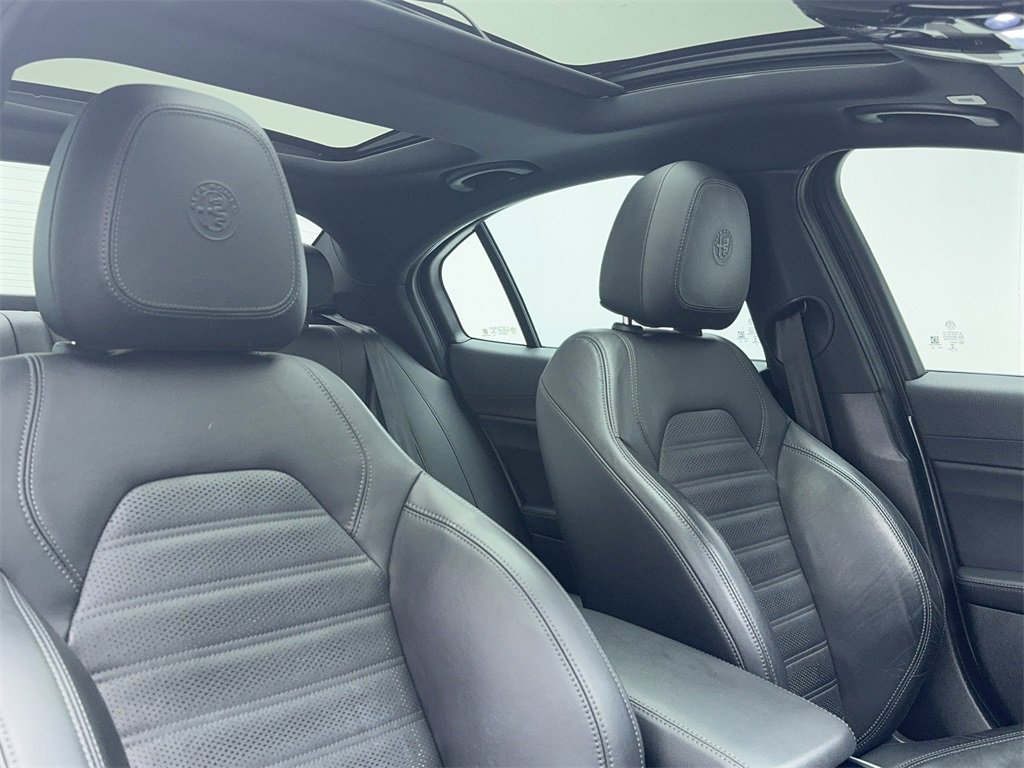 Used 2022 Alfa Romeo Giulia Veloce image 47