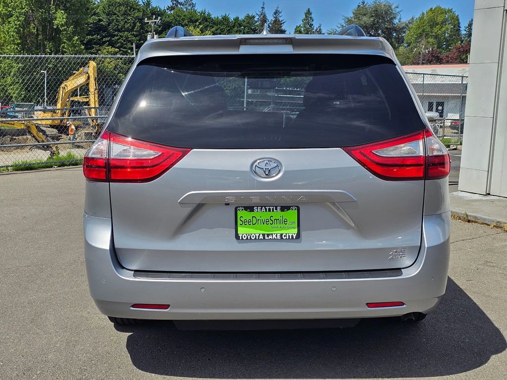 Used 2018 Toyota Sienna XLE w/ XLE Navigation Package AWD/4WD image 6