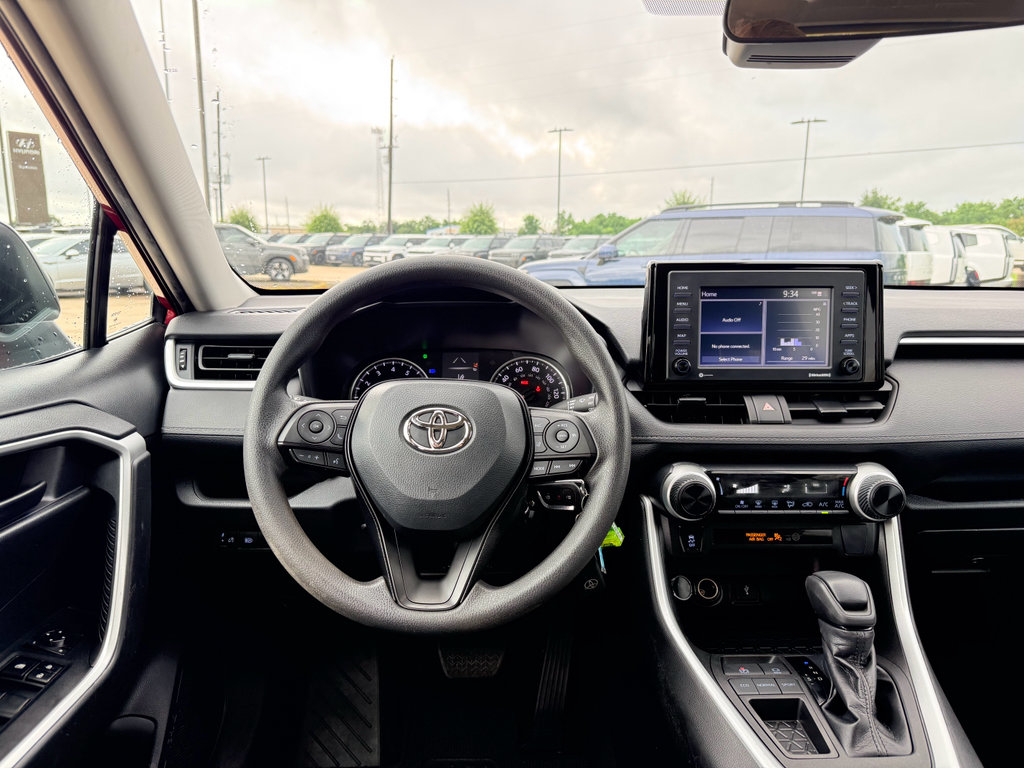 Used 2022 Toyota RAV4 LE FWD image 15