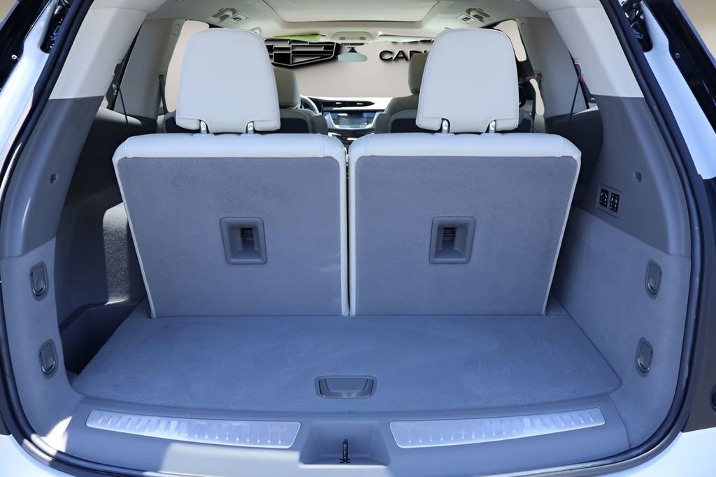 Used 2023 Cadillac XT6 Premium Luxury FWD image 16