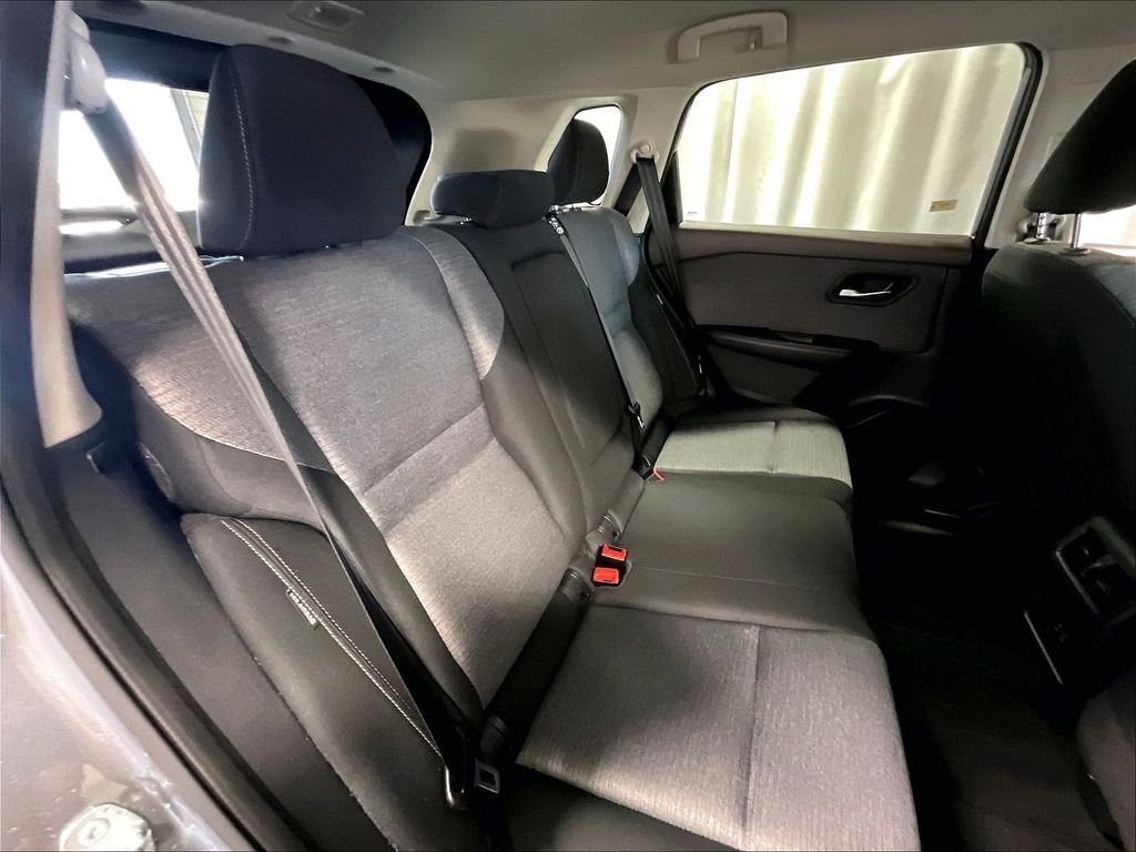 Used 2023 Nissan Rogue SV AWD/4WD image 16