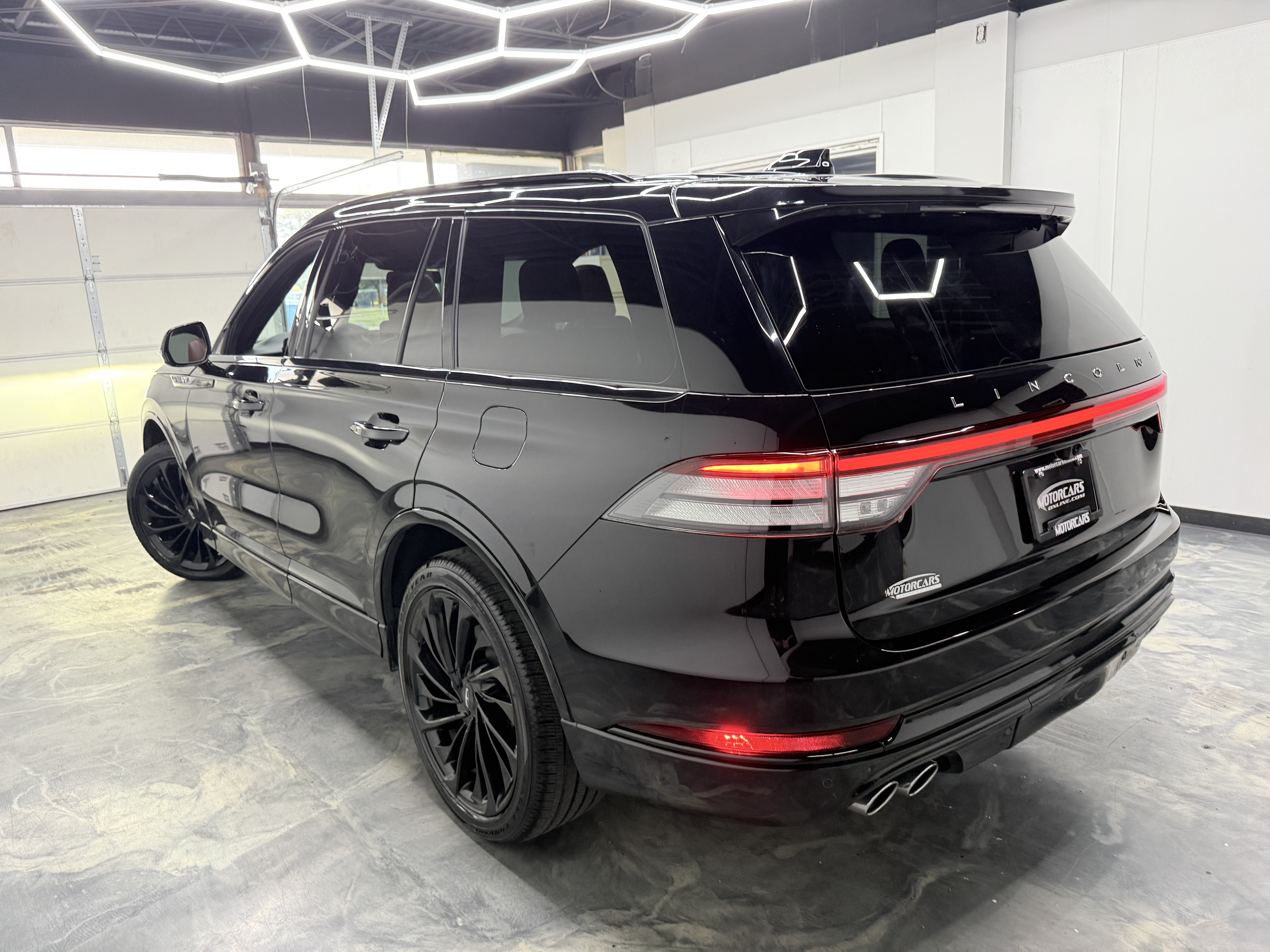Used 2025 Lincoln Aviator Reserve w/ Jet Appearance Package AWD/4WD image 3