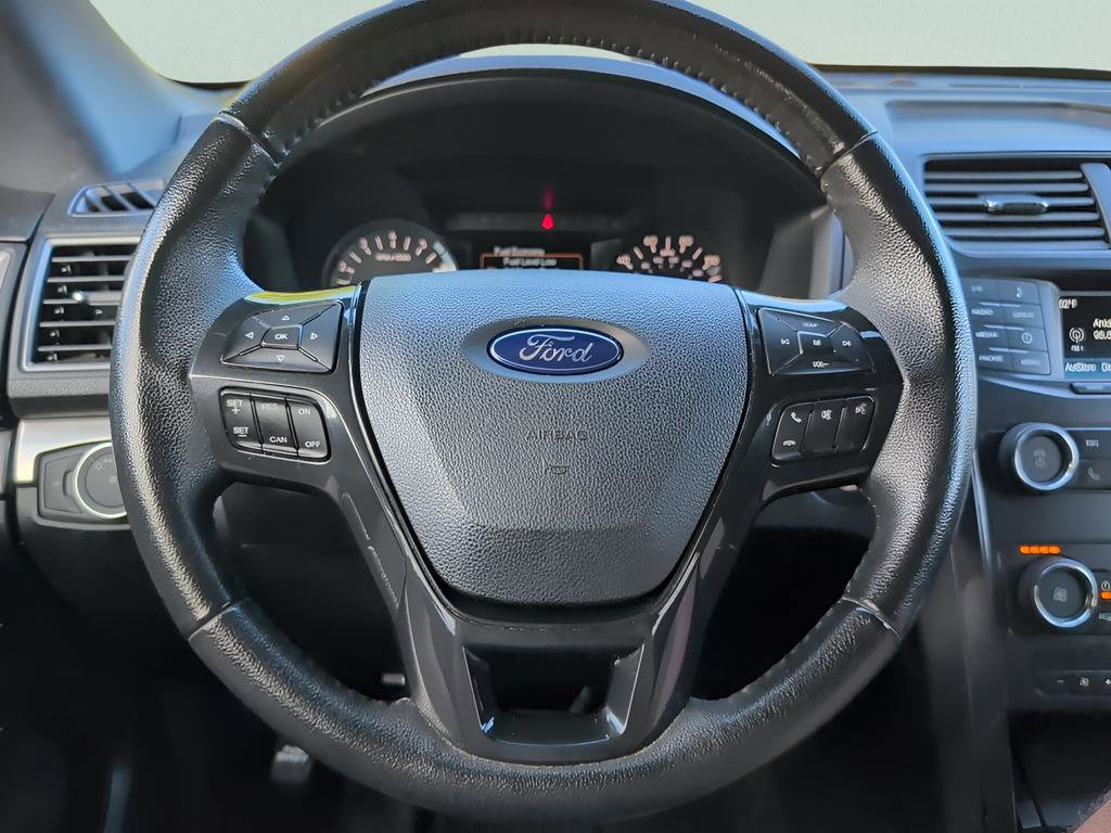 Used 2018 Ford Explorer XLT image 13
