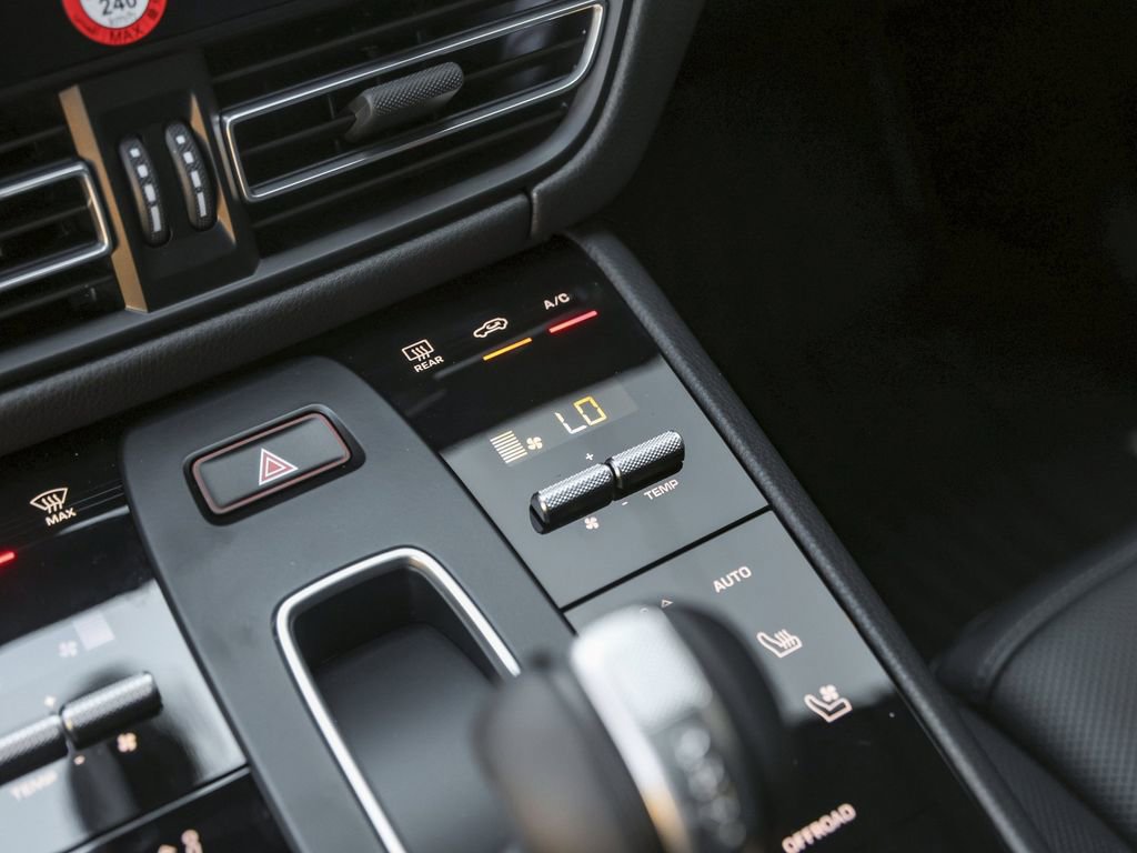 Certified 2026 Porsche Macan Turbo AWD/4WD image 27