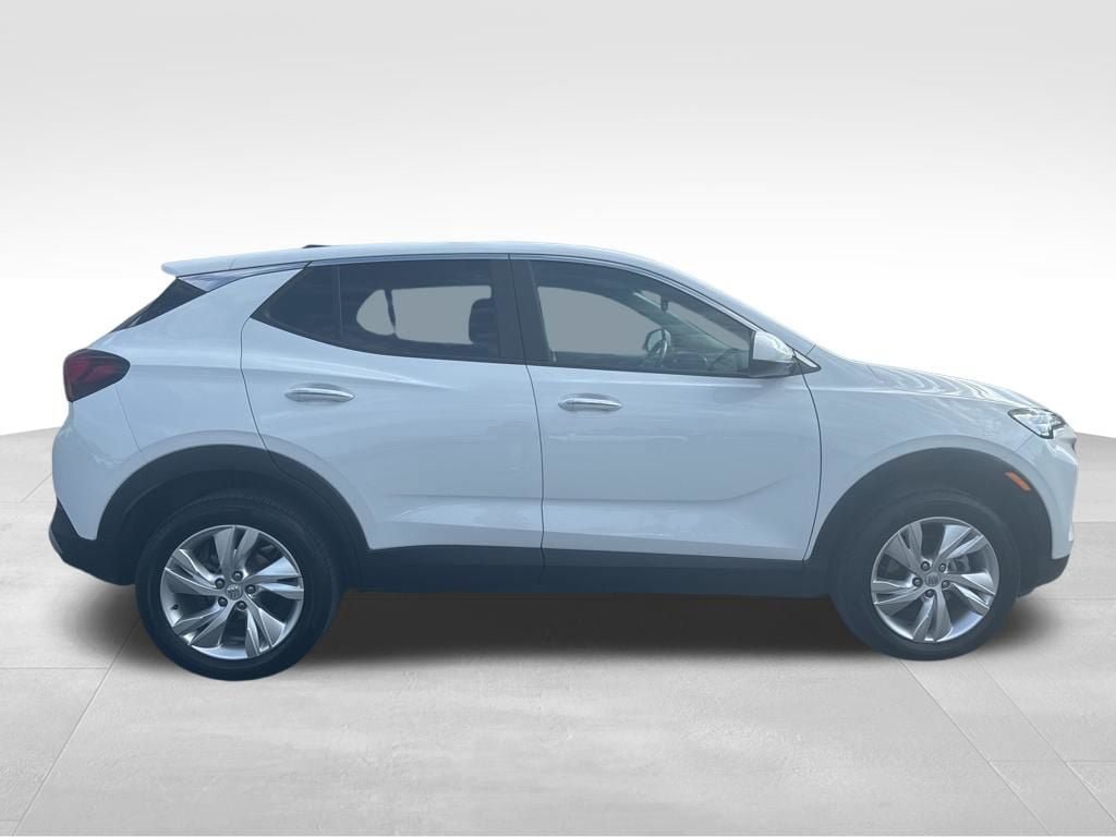 Used 2025 Buick Encore GX Preferred AWD/4WD image 2