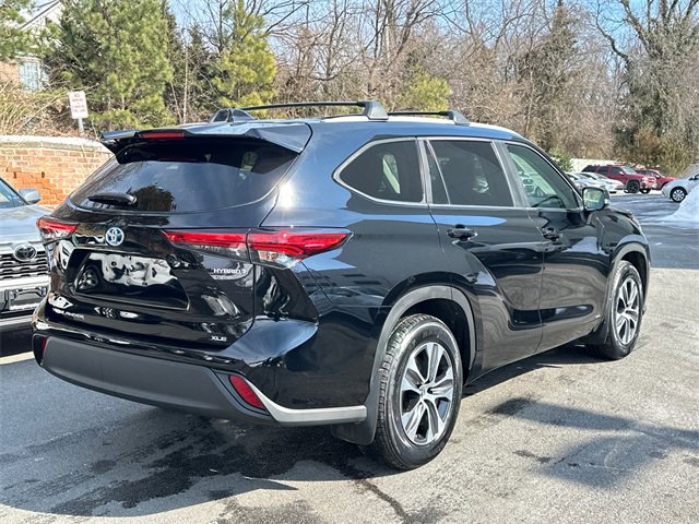 Used 2023 Toyota Highlander XLE image 4