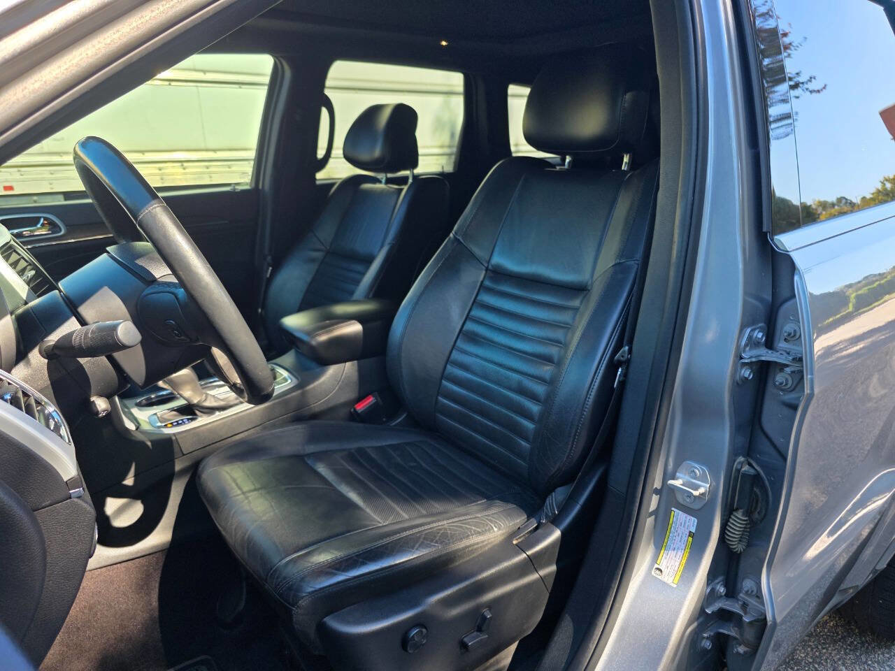 Used 2018 Jeep Grand Cherokee Limited image 14