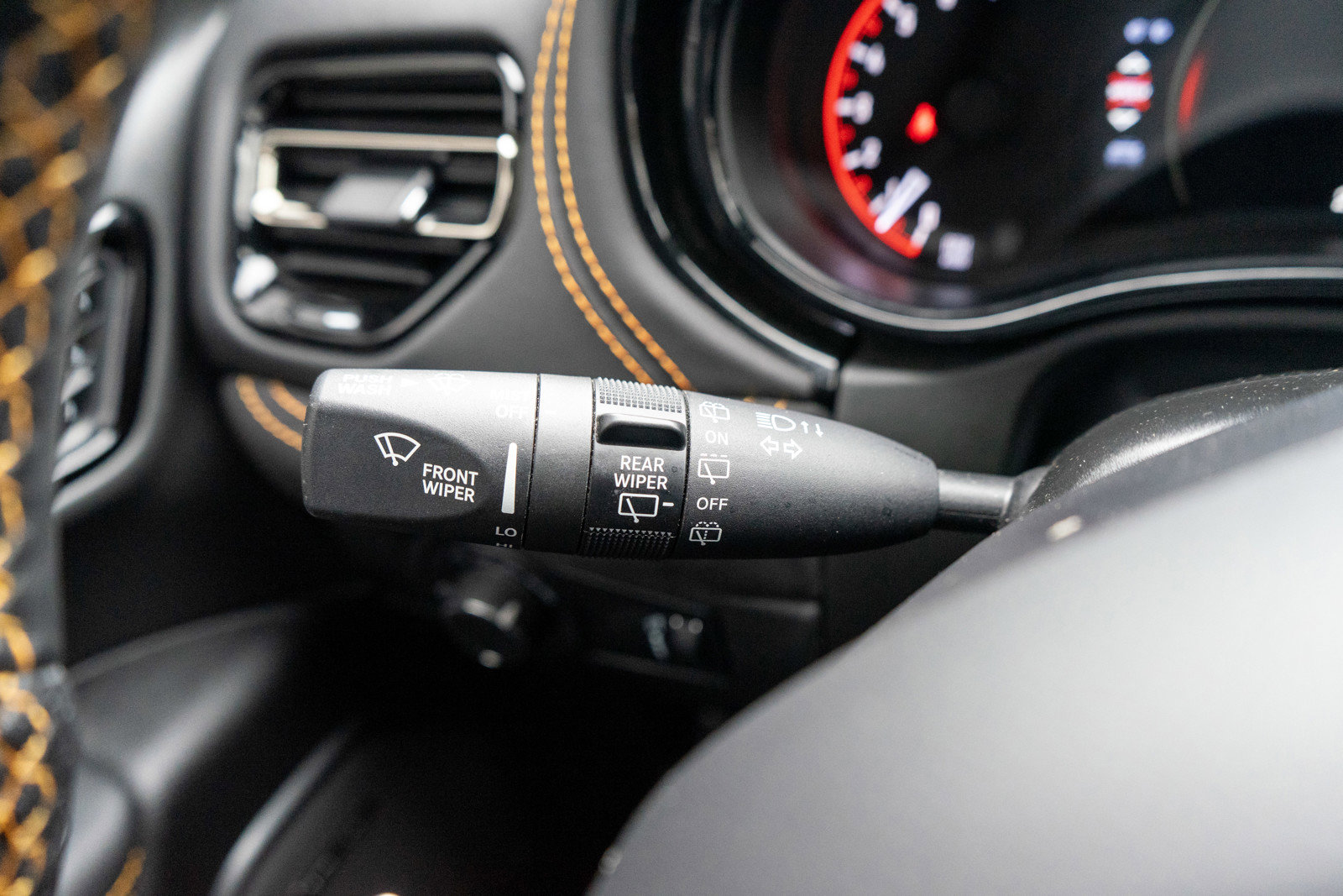 Used 2023 Dodge Durango R/T w/ Hemi Orange Plus Package image 26