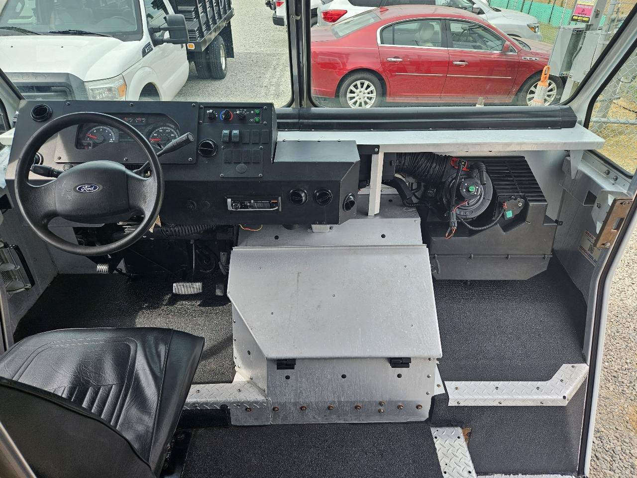 Used 2015 Ford E-350 and Econoline 350 Super Duty w/ A/C Prep Package RWD image 25