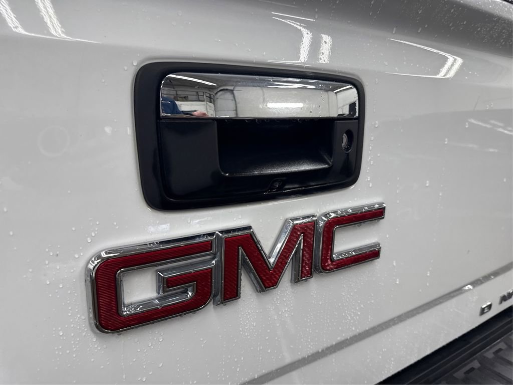 Used 2017 GMC Sierra 2500 Denali w/ Duramax Plus Package AWD/4WD image 16