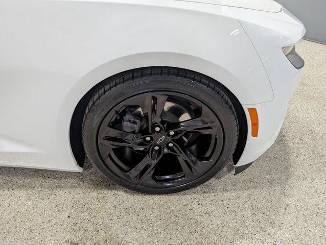 Used 2021 Chevrolet Camaro LT RWD image 12