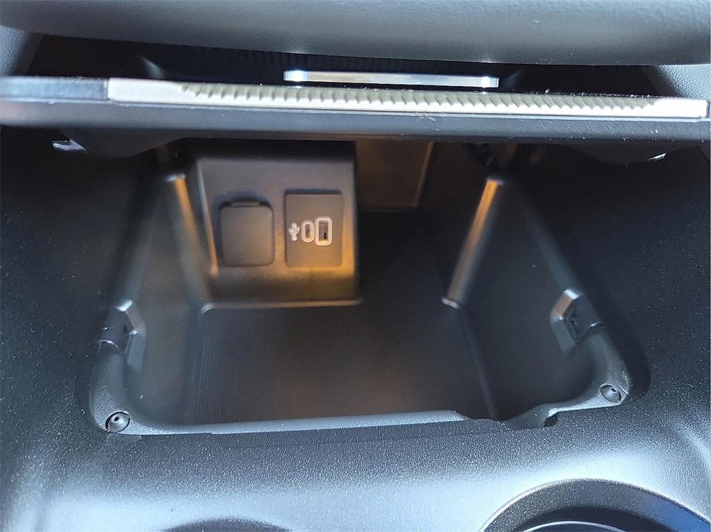 New 2025 Ford Explorer Active image 16