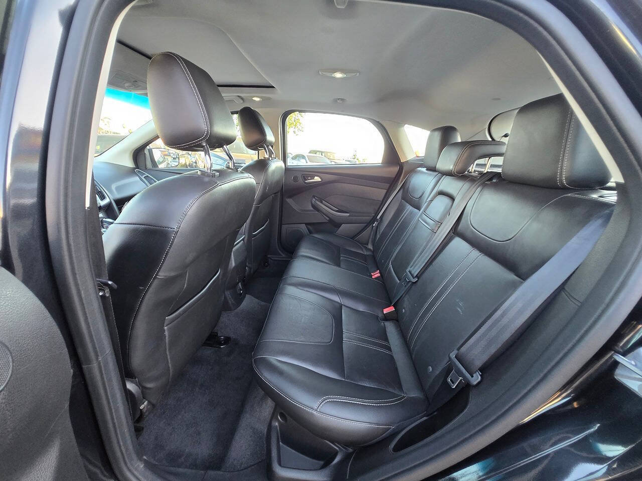 Used 2012 Ford Focus Titanium FWD image 26