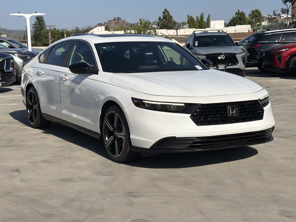 Used 2023 Honda Accord Sport image 2