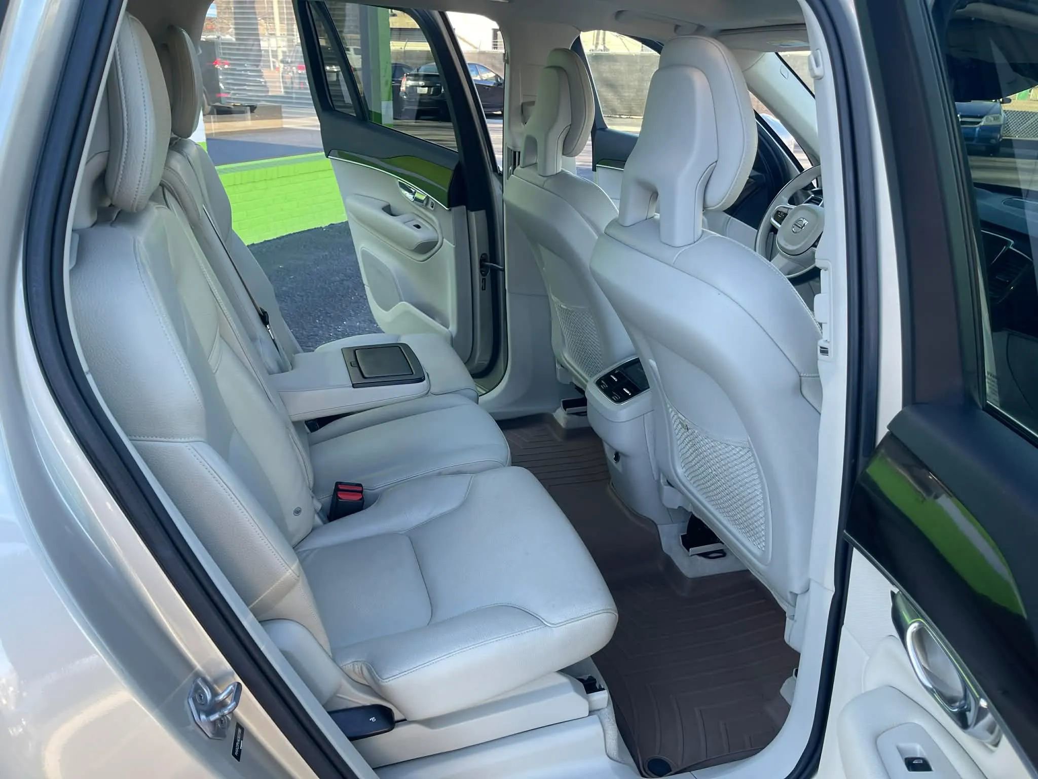 Used 2016 Volvo XC90 T6 Momentum w/ Momentum Plus Package image 12